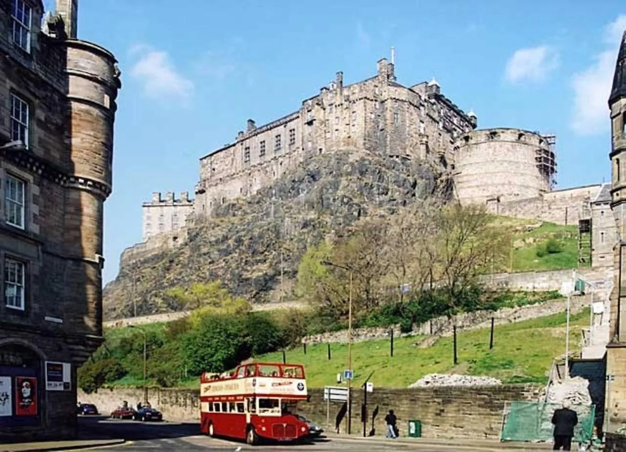Apartment Joivy Unique Old Town Stay Under Edinburgh Castle