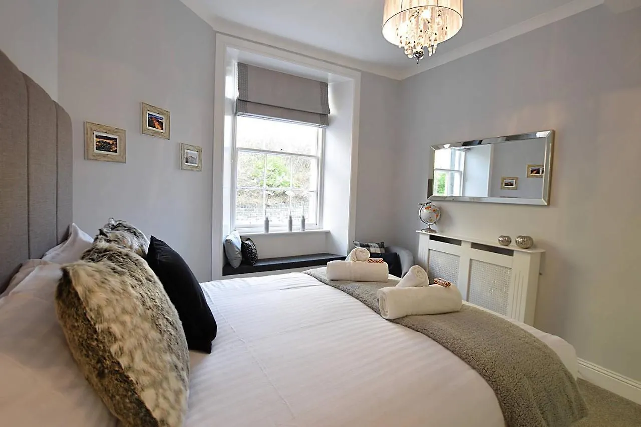 Joivy Unique Old Town Stay Under Edinburgh Castle 0*,