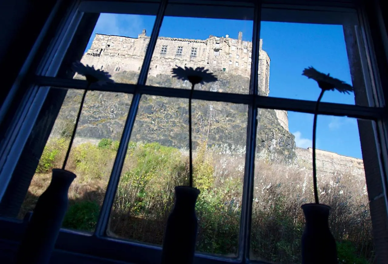 Joivy Unique Old Town Stay Under Edinburgh Castle United Kingdom