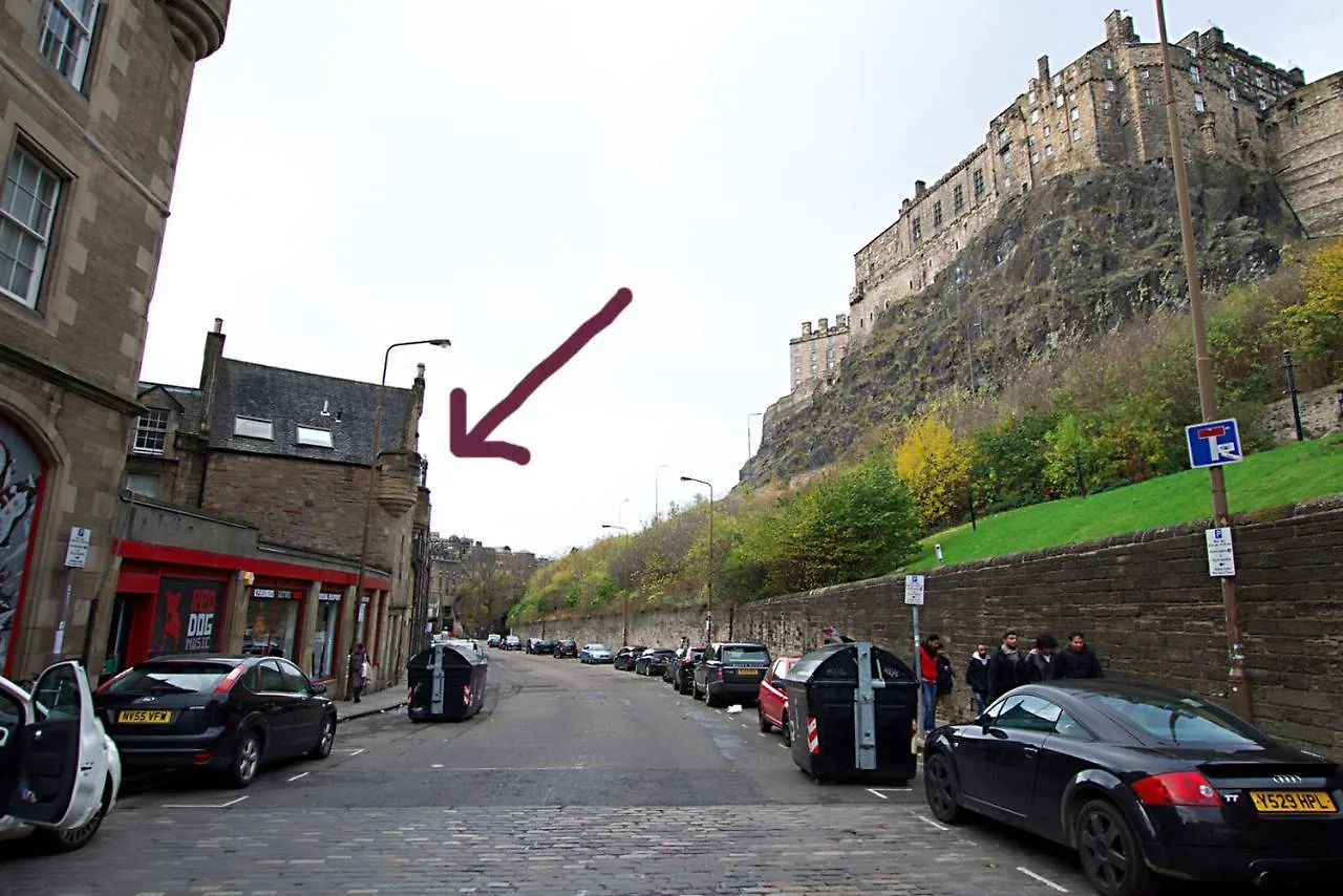 Joivy Unique Old Town Stay Under Edinburgh Castle Apartment