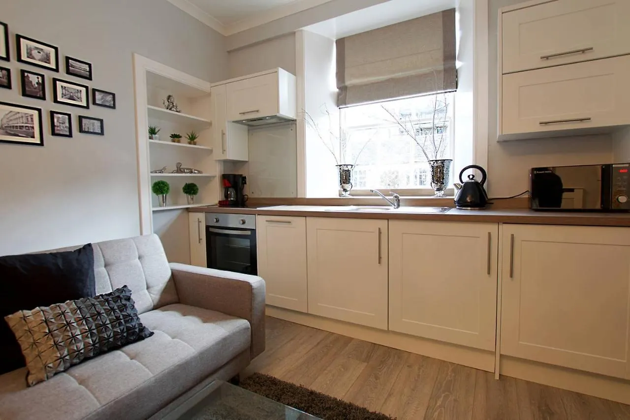 Joivy Unique Old Town Stay Under Edinburgh Castle Apartment