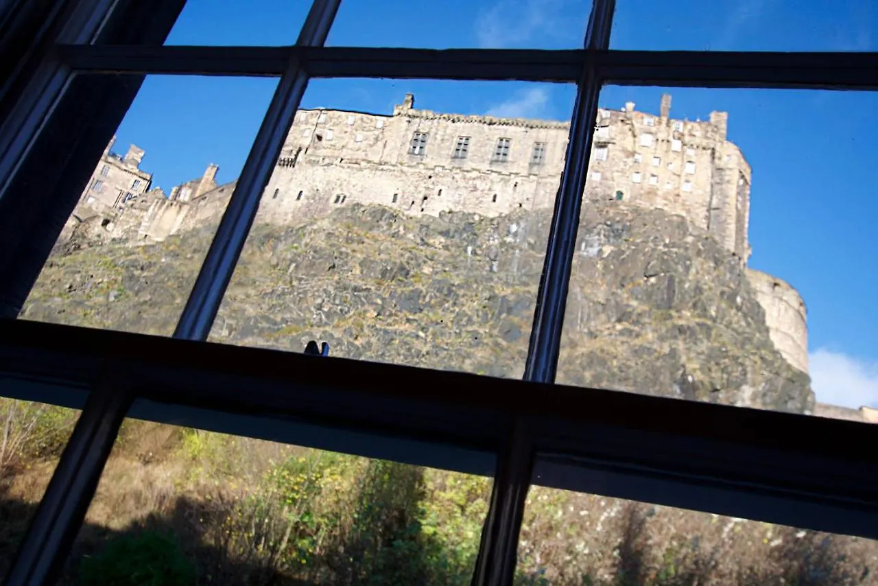 Apartment Joivy Unique Old Town Stay Under Edinburgh Castle United Kingdom