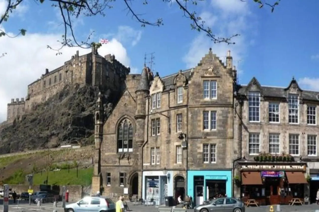 Apartment Joivy Unique Old Town Stay Under Edinburgh Castle
